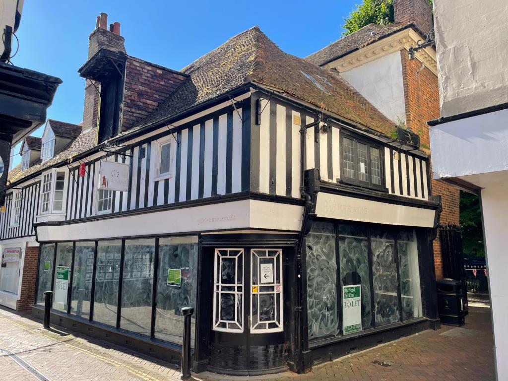 Lot: 120 - TOWN CENTRE PREMISES IN PROMINENT LOCATION -